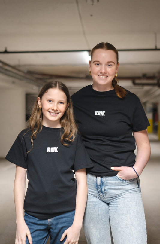 T-skjorte svart (hvit logo)