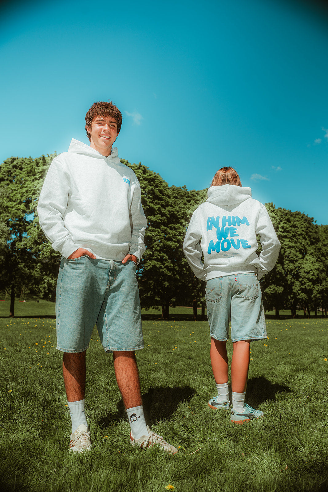 Lysegrå Hoodie 2025